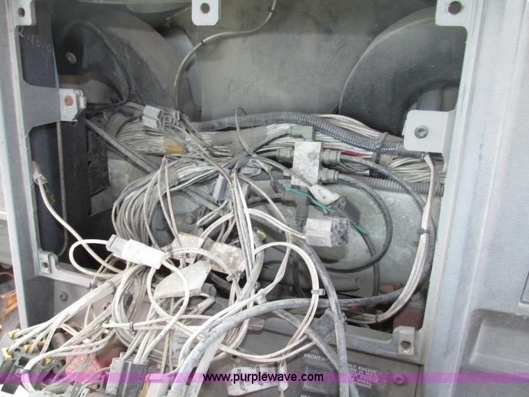 image for item F7369 2000 Mack CH613 MaxiCruise semi truck