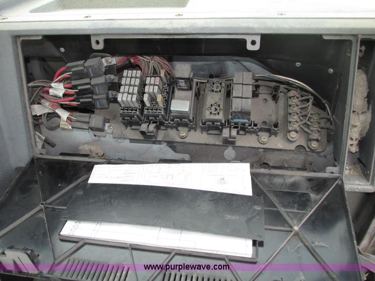 image for item F7369 2000 Mack CH613 MaxiCruise semi truck