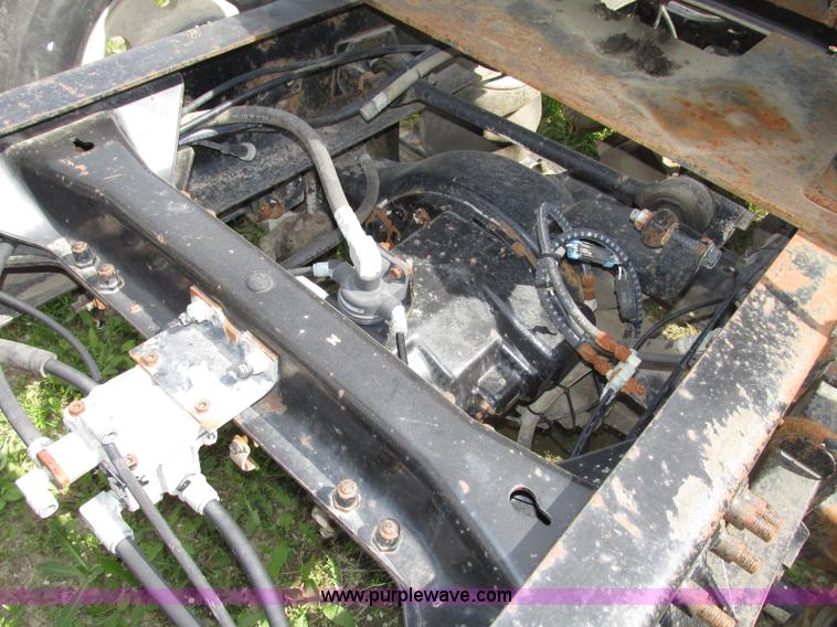 image for item F7369 2000 Mack CH613 MaxiCruise semi truck