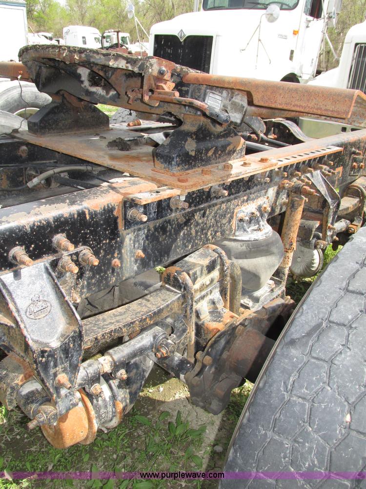 image for item F7369 2000 Mack CH613 MaxiCruise semi truck