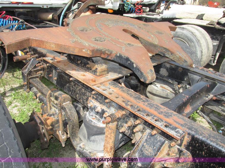 image for item F7369 2000 Mack CH613 MaxiCruise semi truck