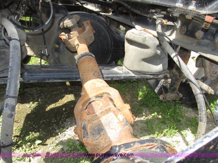 image for item F7369 2000 Mack CH613 MaxiCruise semi truck