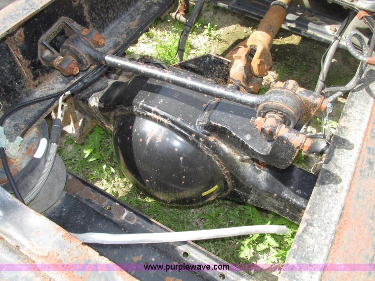 image for item F7369 2000 Mack CH613 MaxiCruise semi truck