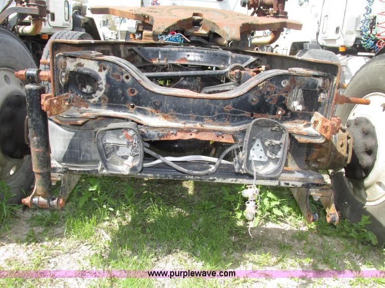 image for item F7369 2000 Mack CH613 MaxiCruise semi truck