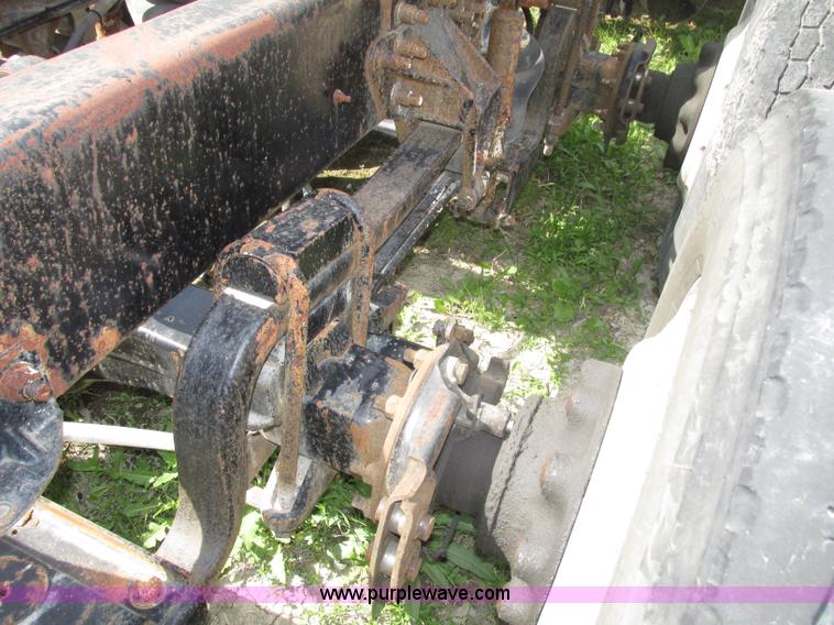 image for item F7369 2000 Mack CH613 MaxiCruise semi truck