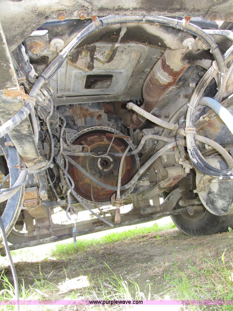 image for item F7369 2000 Mack CH613 MaxiCruise semi truck