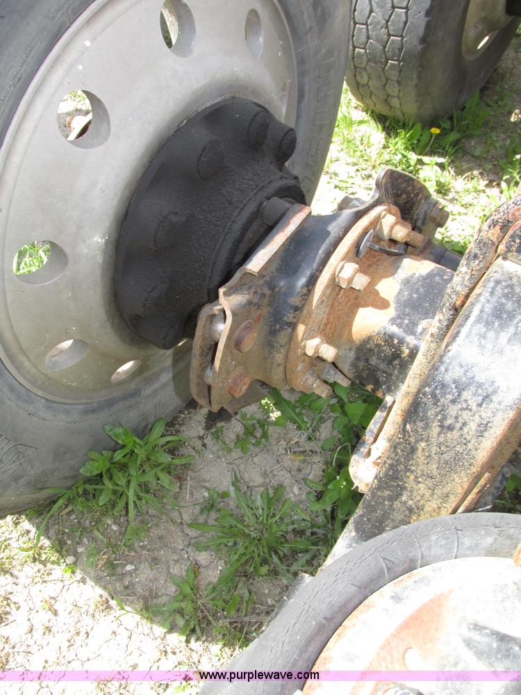 image for item F7369 2000 Mack CH613 MaxiCruise semi truck