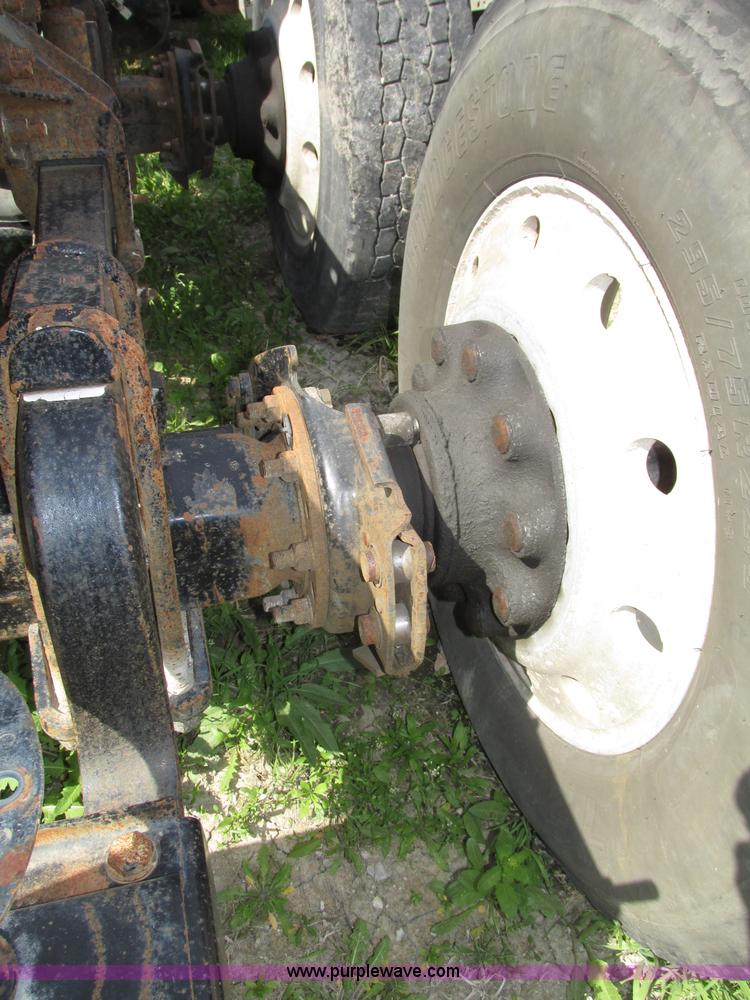 image for item F7369 2000 Mack CH613 MaxiCruise semi truck