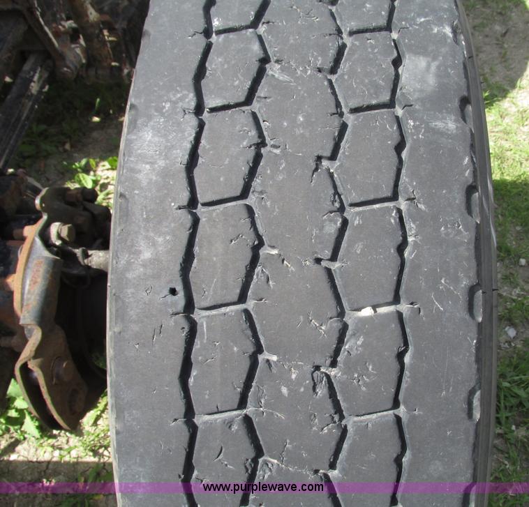 image for item F7369 2000 Mack CH613 MaxiCruise semi truck