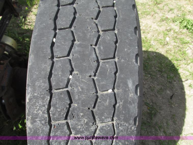 image for item F7369 2000 Mack CH613 MaxiCruise semi truck