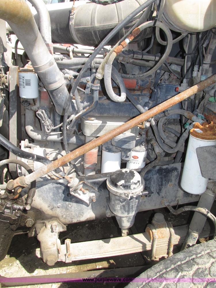 image for item F7370 2001 Mack CH613 semi truck