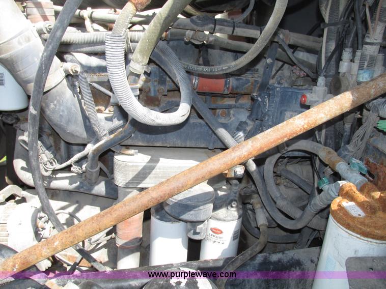 image for item F7370 2001 Mack CH613 semi truck