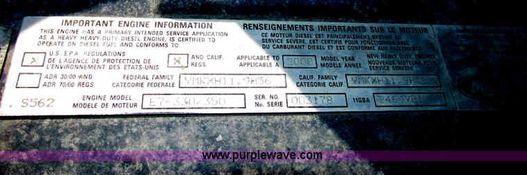 image for item F7370 2001 Mack CH613 semi truck