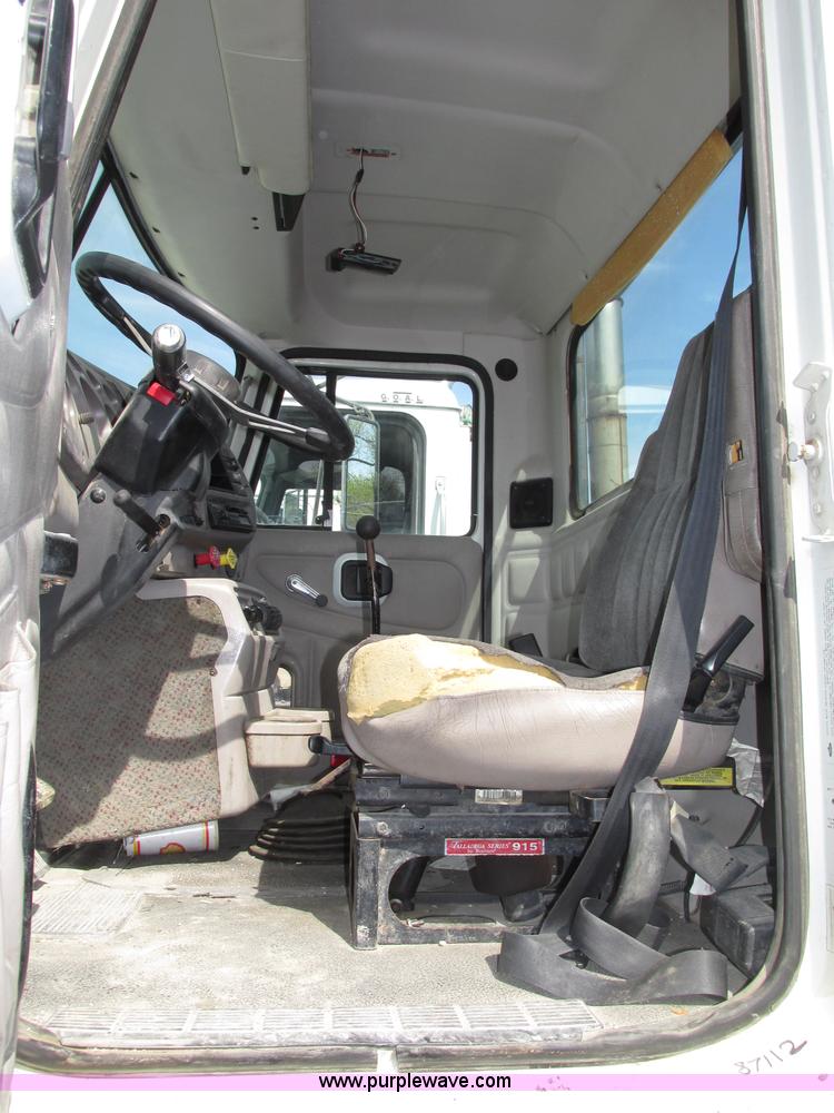 image for item F7370 2001 Mack CH613 semi truck