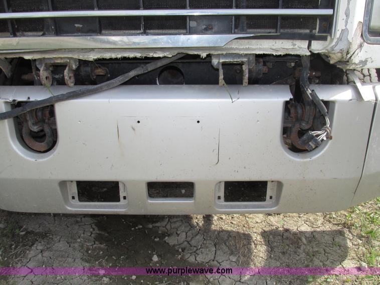 image for item F7370 2001 Mack CH613 semi truck