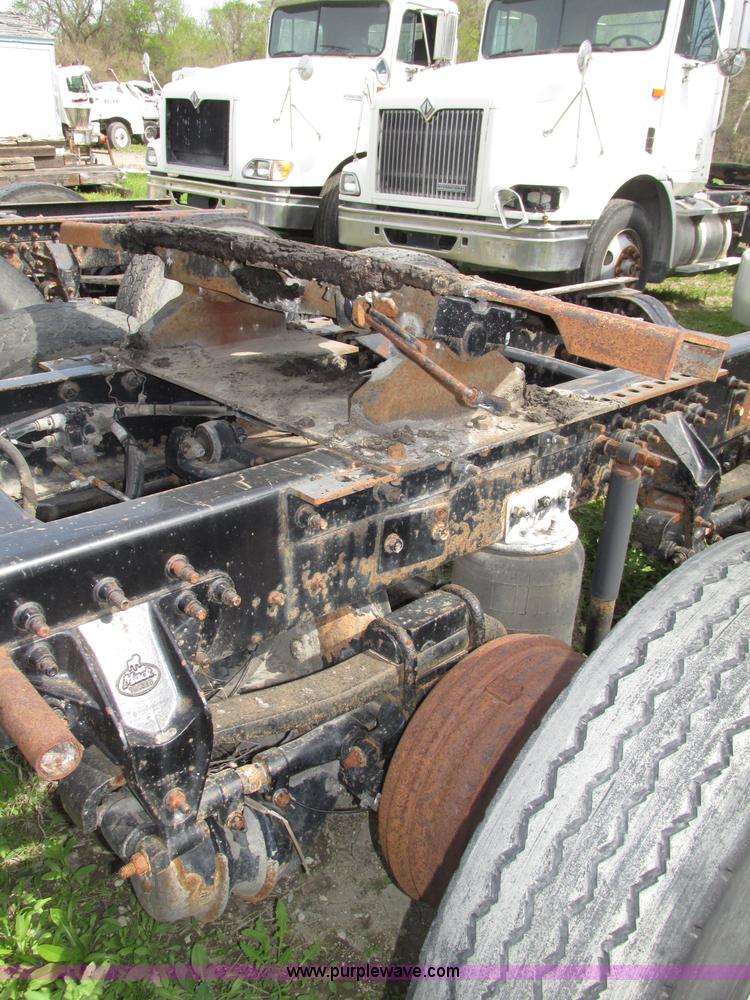 image for item F7370 2001 Mack CH613 semi truck