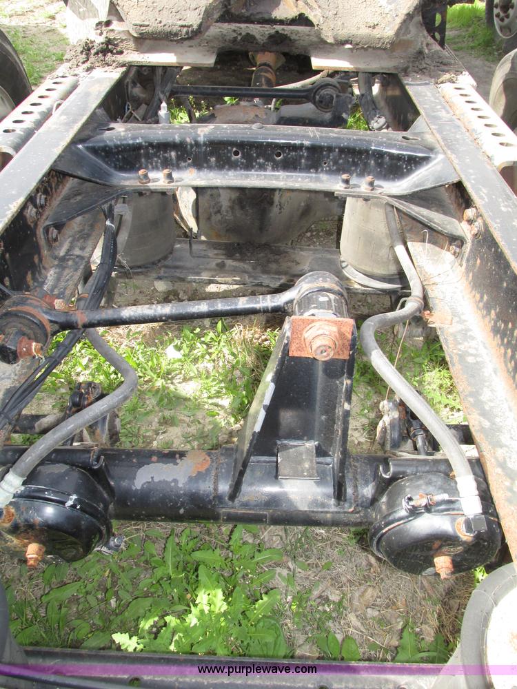 image for item F7370 2001 Mack CH613 semi truck