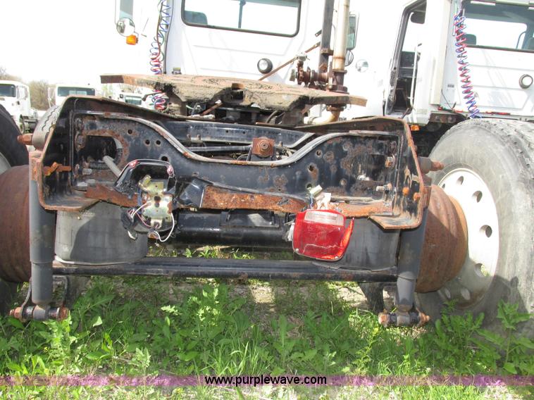 image for item F7370 2001 Mack CH613 semi truck