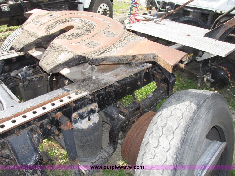 image for item F7370 2001 Mack CH613 semi truck