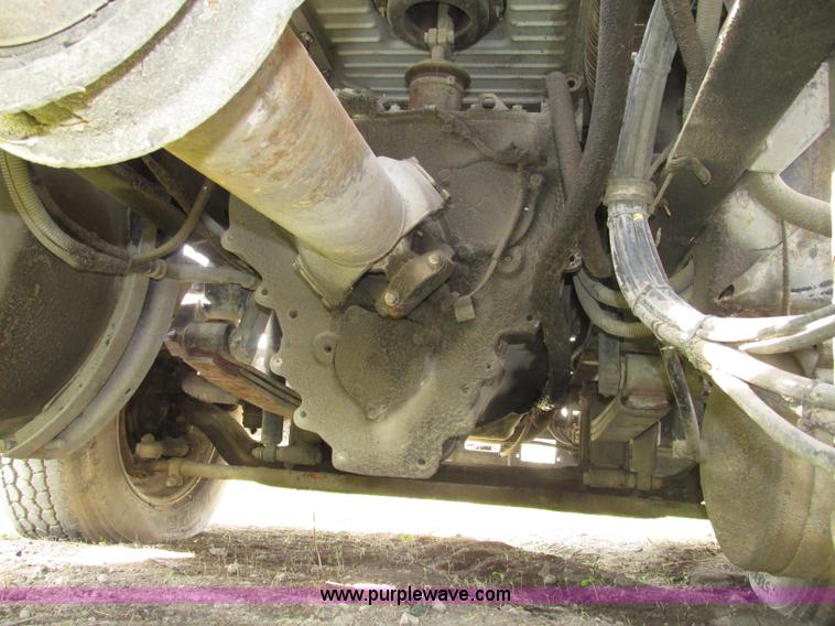 image for item F7370 2001 Mack CH613 semi truck