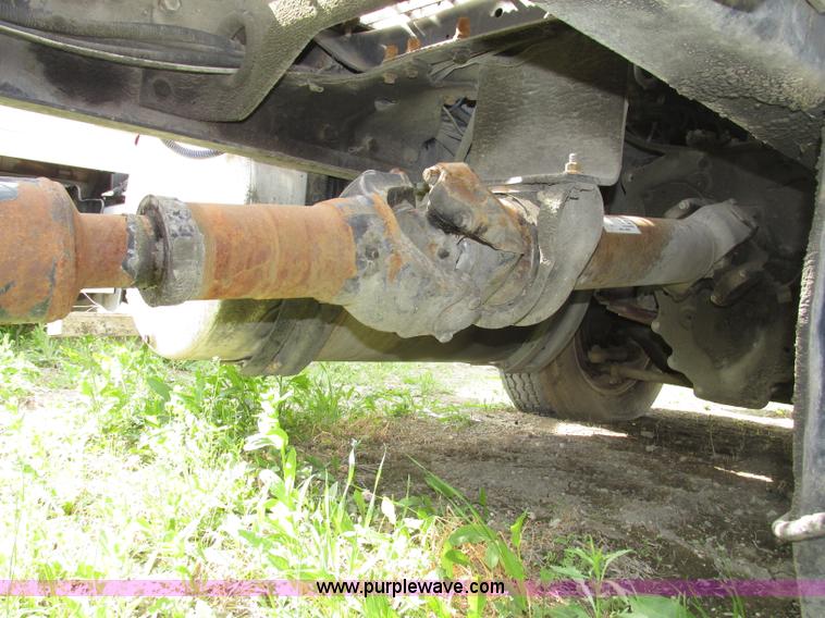 image for item F7370 2001 Mack CH613 semi truck