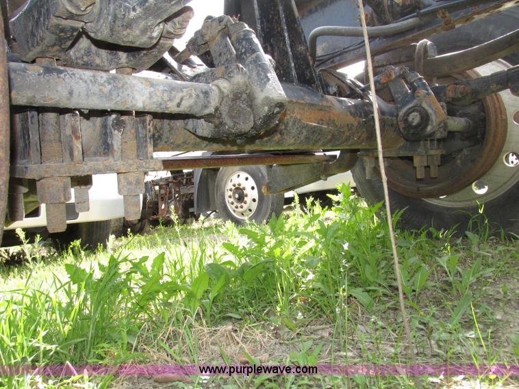 image for item F7370 2001 Mack CH613 semi truck