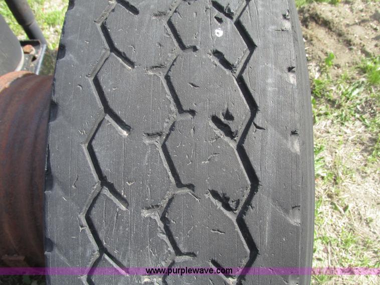 image for item F7370 2001 Mack CH613 semi truck