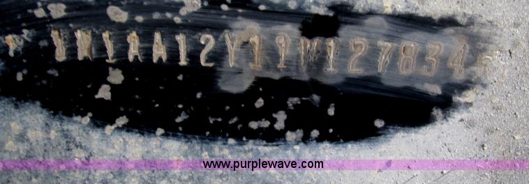 image for item F7370 2001 Mack CH613 semi truck