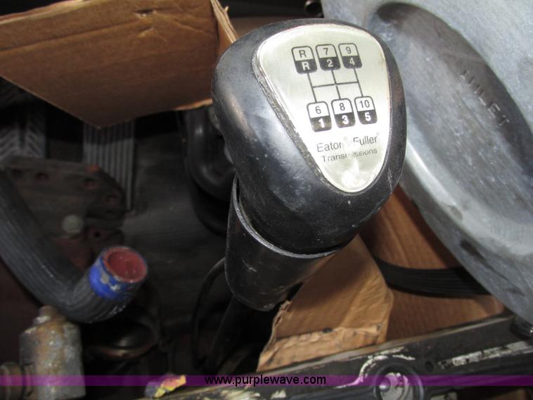 image for item F7371 2006 Kenworth T800 semi truck