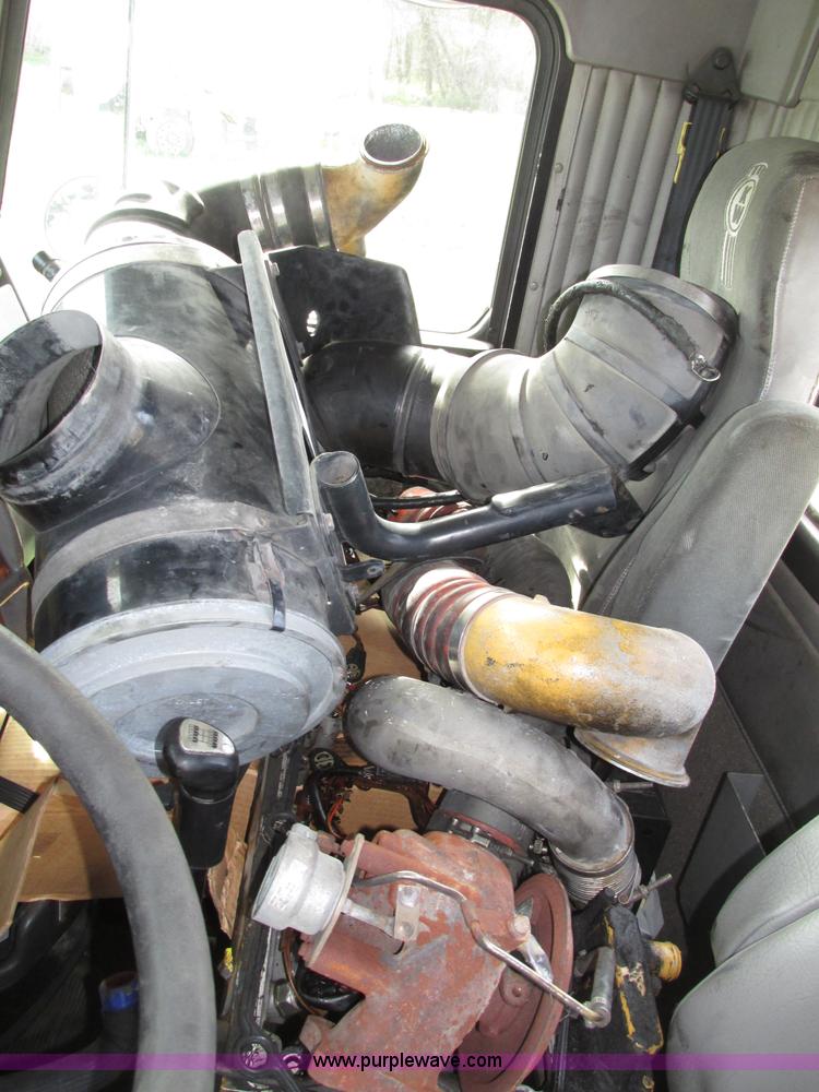 image for item F7371 2006 Kenworth T800 semi truck