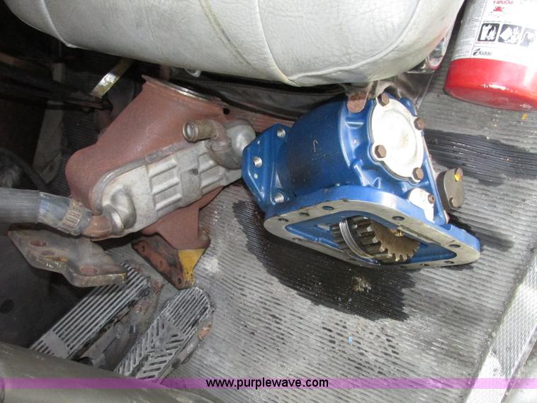 image for item F7371 2006 Kenworth T800 semi truck