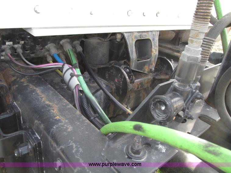 image for item F7371 2006 Kenworth T800 semi truck