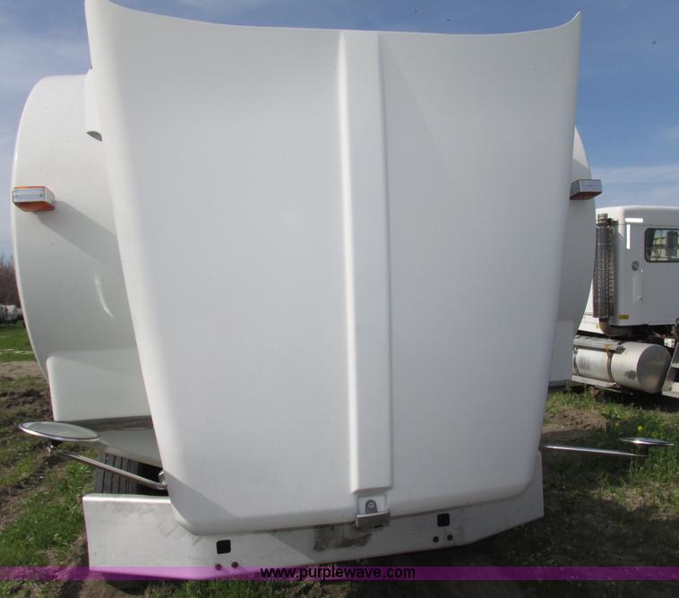 image for item F7371 2006 Kenworth T800 semi truck