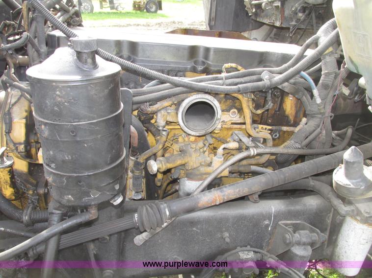 image for item F7371 2006 Kenworth T800 semi truck