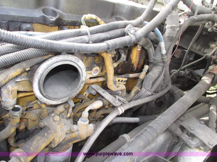 image for item F7371 2006 Kenworth T800 semi truck