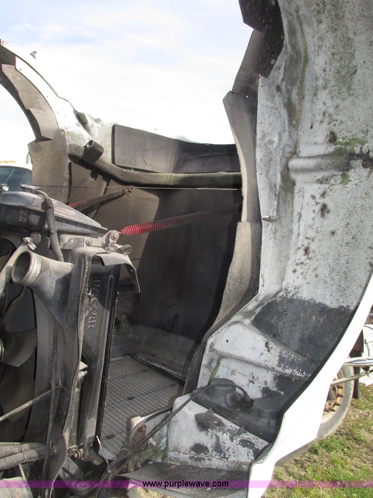 image for item F7371 2006 Kenworth T800 semi truck