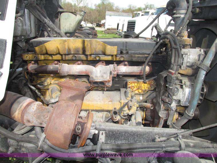 image for item F7371 2006 Kenworth T800 semi truck