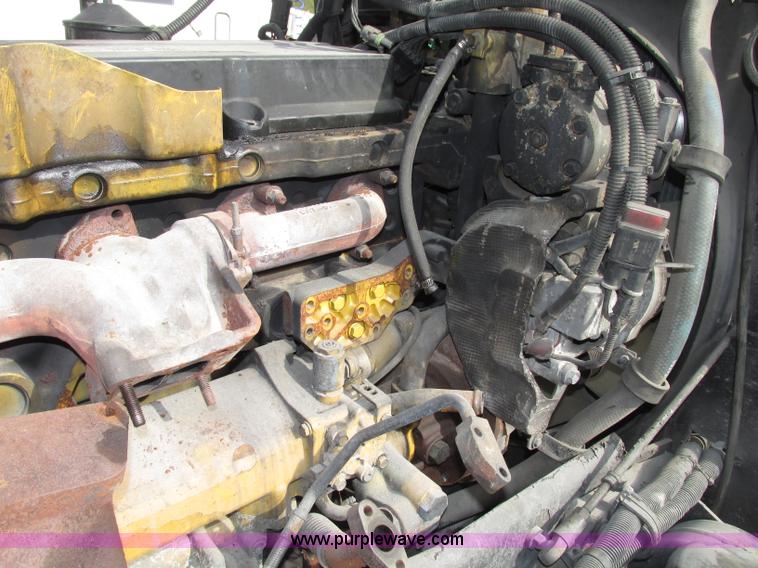 image for item F7371 2006 Kenworth T800 semi truck