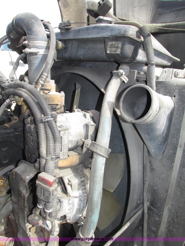 image for item F7371 2006 Kenworth T800 semi truck