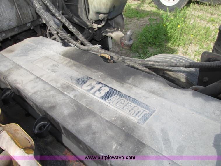 image for item F7371 2006 Kenworth T800 semi truck