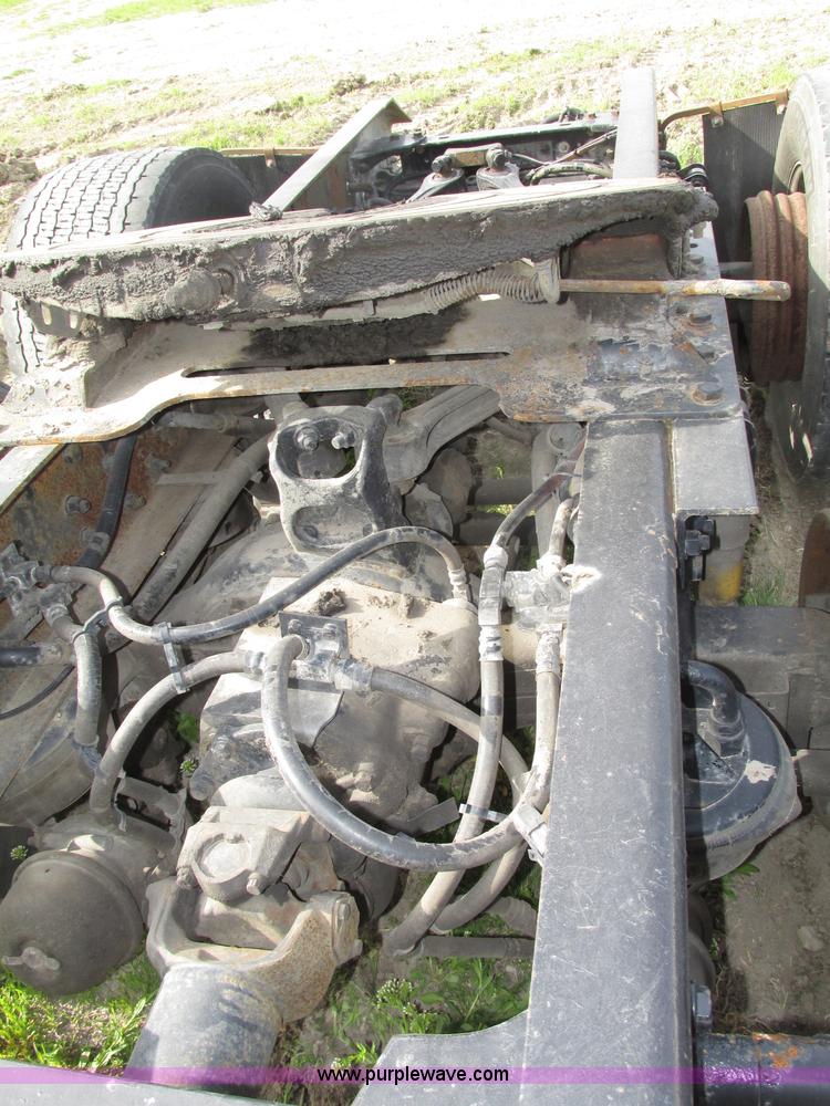 image for item F7371 2006 Kenworth T800 semi truck