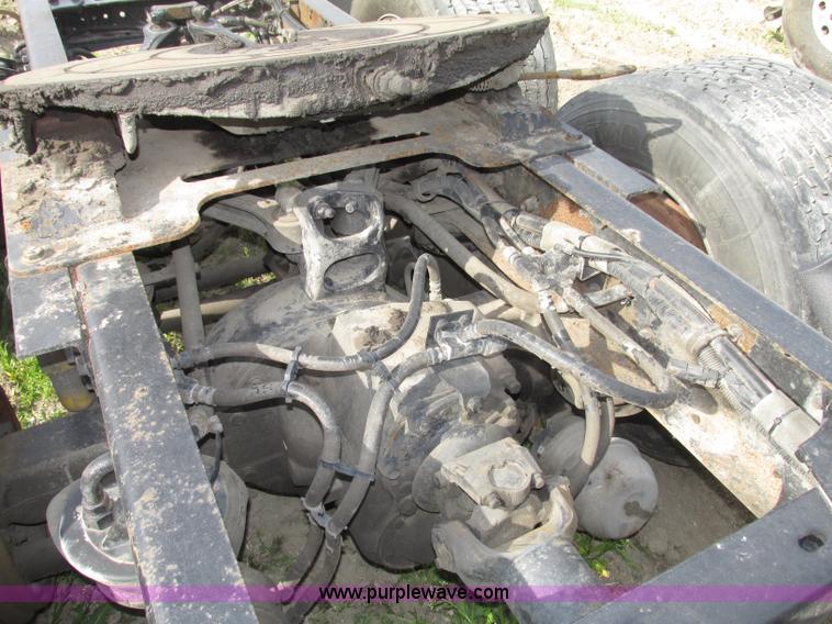 image for item F7371 2006 Kenworth T800 semi truck