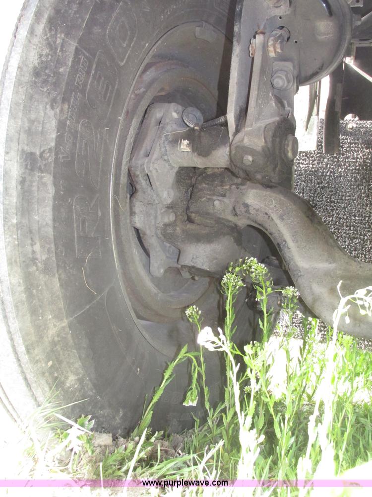 image for item F7371 2006 Kenworth T800 semi truck