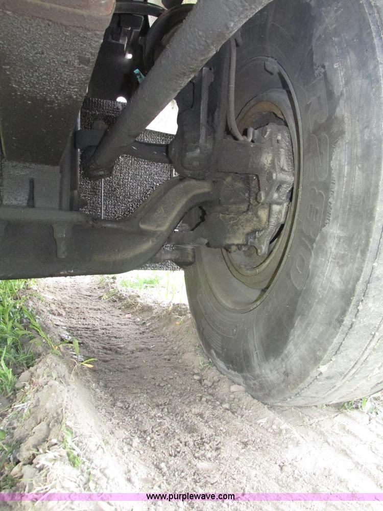 image for item F7371 2006 Kenworth T800 semi truck