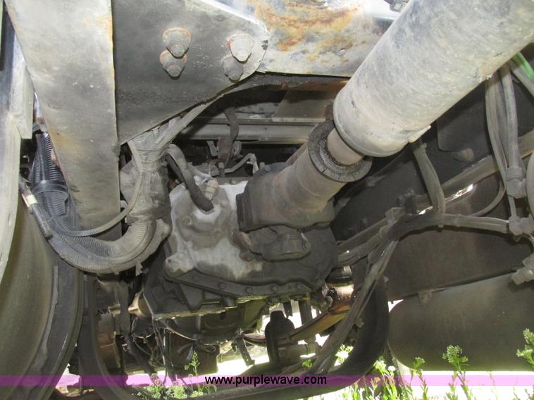 image for item F7371 2006 Kenworth T800 semi truck