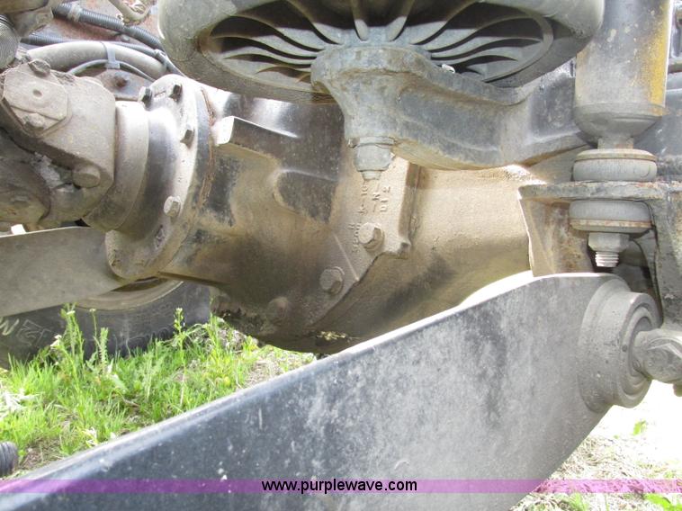 image for item F7371 2006 Kenworth T800 semi truck