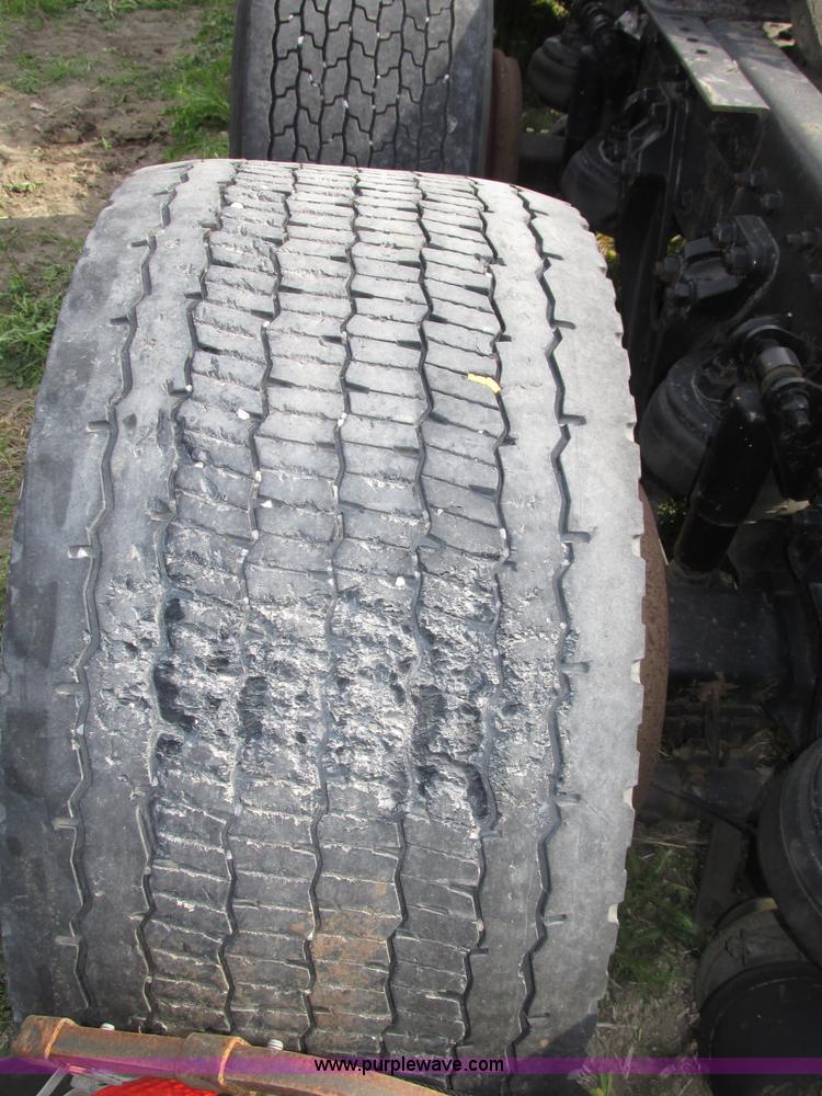 image for item F7371 2006 Kenworth T800 semi truck