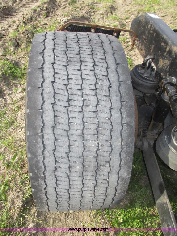 image for item F7371 2006 Kenworth T800 semi truck