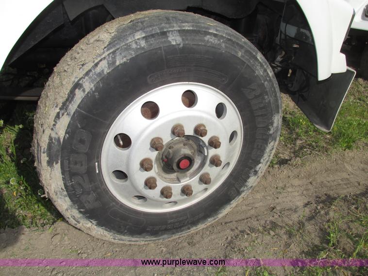 image for item F7371 2006 Kenworth T800 semi truck