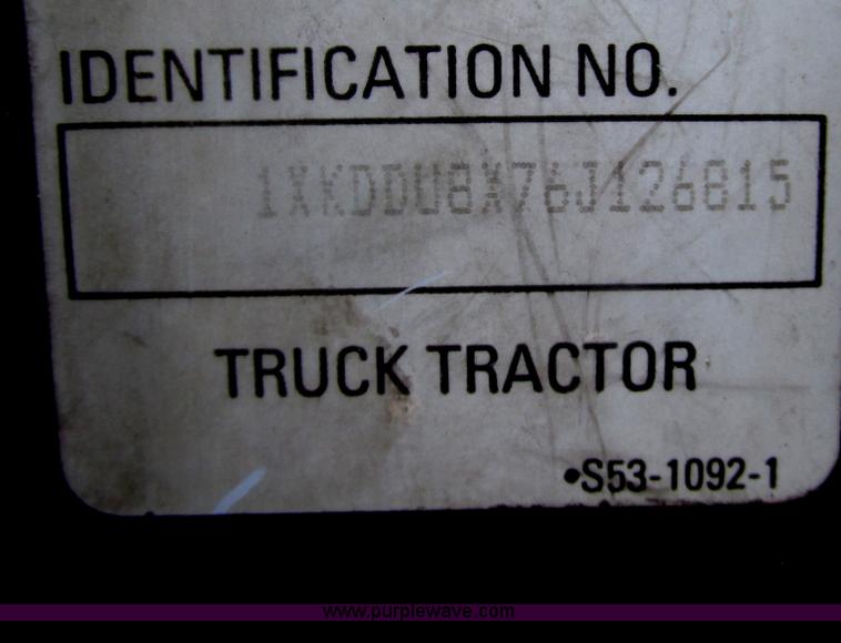 image for item F7371 2006 Kenworth T800 semi truck